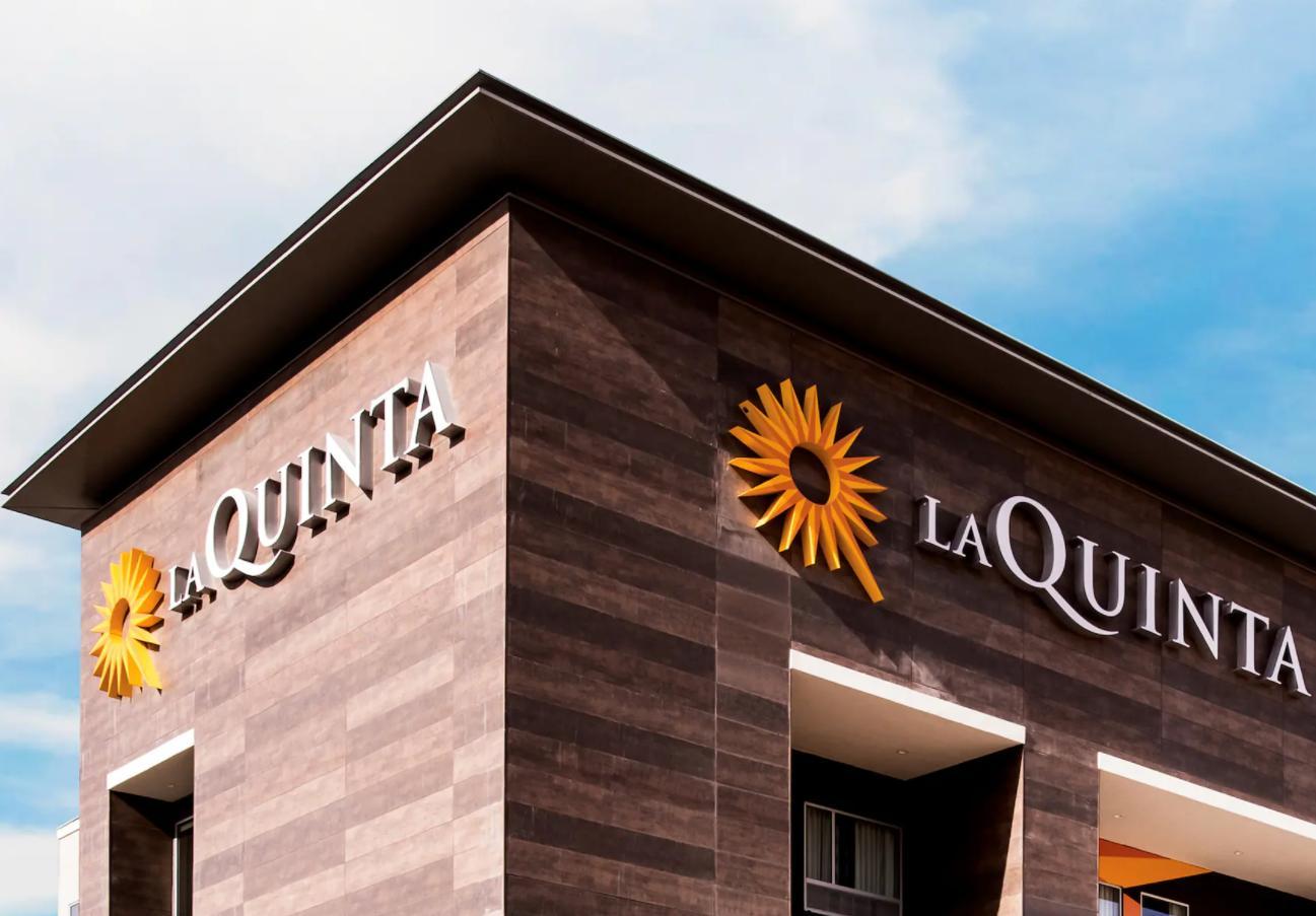 La Quinta Inn & Suites By Wyndham Terrell Exterior photo