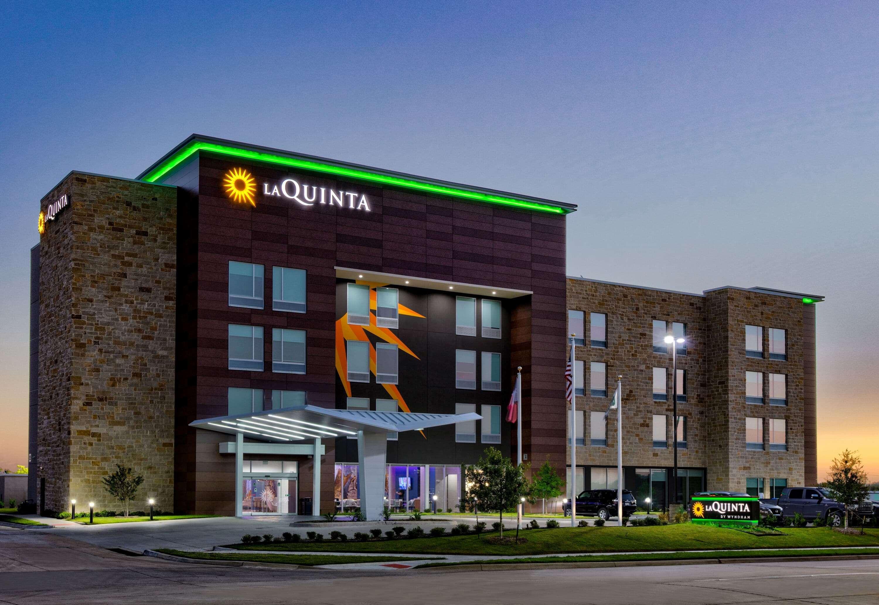 La Quinta Inn & Suites By Wyndham Terrell Exterior photo